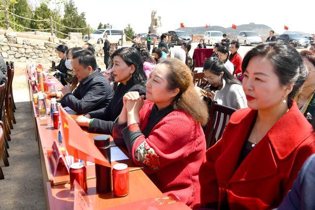 俗语云:“头生九龙骨,早晚必显贵”,其中“九龙骨”指什么?